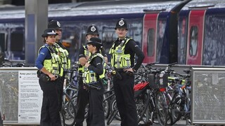 Polícia po útoku v londýnskom metre zadržala 18-ročného muža
