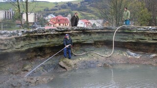 Jedinečný kráter pripomína kúpeľ v šampanskom, zákon ho však nechráni