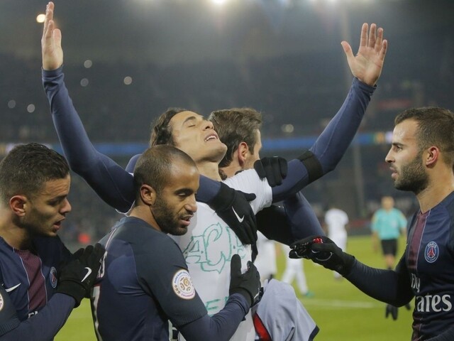 PSG si poradil s Lyonom, o výhre však rozhodli vlastné góly