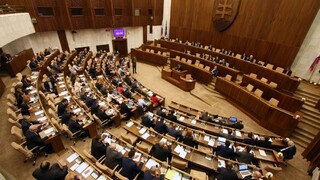 Rokovanie parlamentu o minimálnej mzde i o ďalších opozičných návrhoch