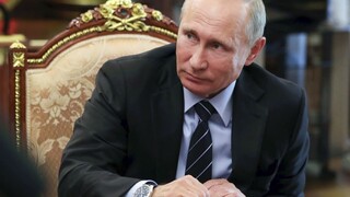Pätina Rusov bola ochotná voliť Putinovho neexistujúceho nástupcu