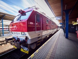 vlak ZSSK železničná stanica Bratislava 1140 px (SITA/Marko Erd)