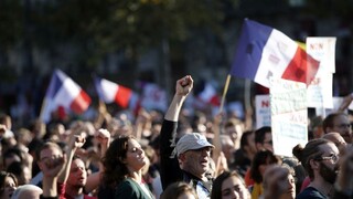 Macron podpísal pracovnú reformu. Experti nevedia, ako ovplyvní trh