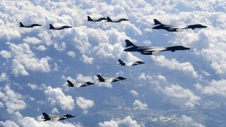 USA vykonali pri KĽDR najtesnejšie manévre v tomto storočí