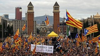 Väčšina Kataláncov chce referendum, vláda reaguje ozbrojenými zložkami