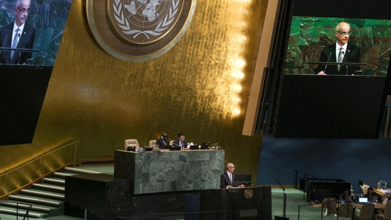 Štátnikov upozorňujú na chudobu či hlad špeciálne cukríky