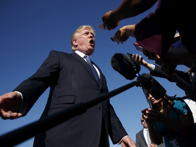 Trump sa už háda aj so športovcami, nepáči sa mu protest hráčov
