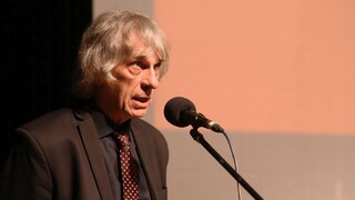 Kalmus je vinný, za odstránenie kosáka s kladivom dostal podmienku