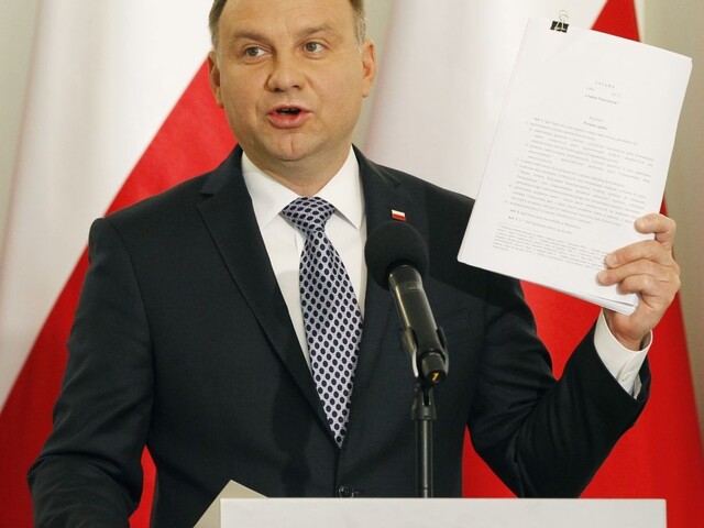 Poľský prezident Duda vetoval kontroverzný mediálny zákon, ktorý mohol obmedziť slobodu tlače