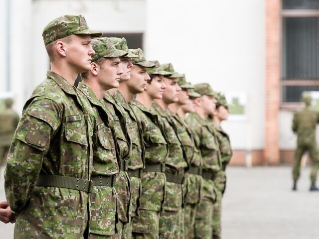 Slovenská armáda je v kríze, ozbrojeným silám chýbajú vojaci