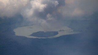Sopka na Vanuatu chrlí oheň a lávu, väčšinu ľudí museli evakuovať