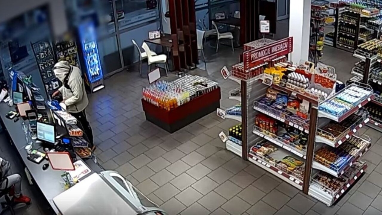 Poliakov zabáva pumpár, ktorý svojím správaním zaskočil lupiča