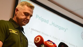 Colníci si nechávali pokuty, nasadili proti nim agenta