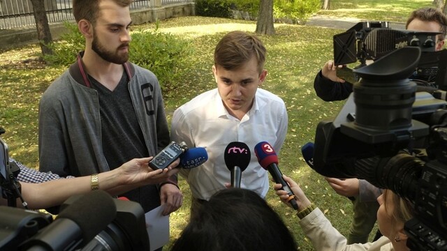 Študenti Ficovi neveria, požiadali ho o osobné stretnutie