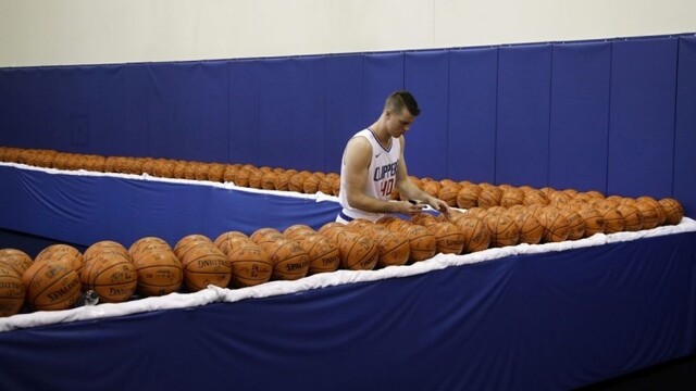 aptopix-clippers-media-day-basketball-62854-99aa330c8fbb45d1a223720d7ff9614f_0a000002-222d-592f.jpg