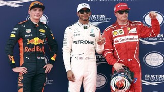 Hamilton odštartuje z prvého miesta, Vettel mal problémy s motorom