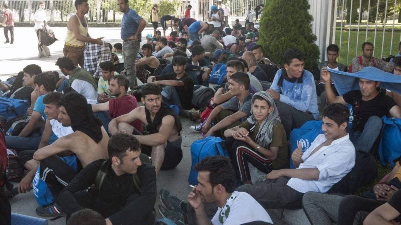 Pre postoj k migrantom nám sankcie nehrozia, ubezpečil Šefčovič v TA3