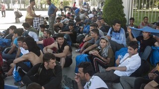 Pre postoj k migrantom nám sankcie nehrozia, ubezpečil Šefčovič v TA3