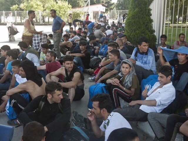 Pre postoj k migrantom nám sankcie nehrozia, ubezpečil Šefčovič v TA3