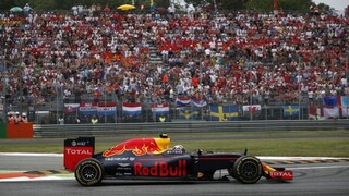 Vo veľkej cene F1 zvíťazil Verstappen, skvelú jazdu predviedol aj Vettel