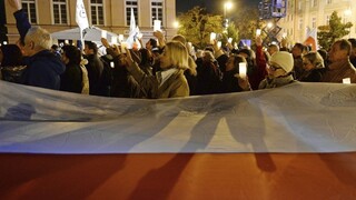 Poliaci vyšli do ulíc, aby vyjadrili nesúhlas s reformou