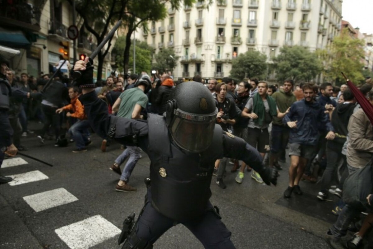 katalansko-referendum-policia-1140-px-sita-ap_462ab00e.jpg