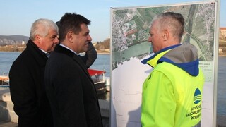 Proti storočnej vode Štúrovčanov ochráni nová hrádza