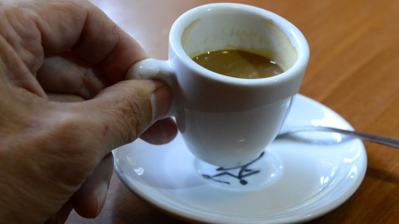 Suchá žemľa a káva nie sú raňajkami, rozhodol súd v Nemecku