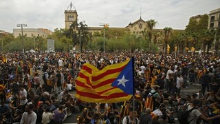 Katalánci protestujú proti policajnej brutalite masívnym štrajkom
