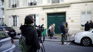 V Paríži zasahovala polícia, na chodníku boli umiestnené bomby
