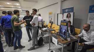 Vysoké školy zaznamenali pokles študentov, štát pripravuje projekty