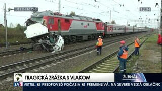 Pri tragickej zrážke vlaku s autobusom zahynulo najmenej 16 ľudí