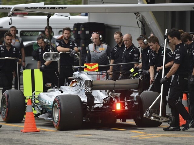 Palmer po VC Japonska končí, pole position pre Hamiltona