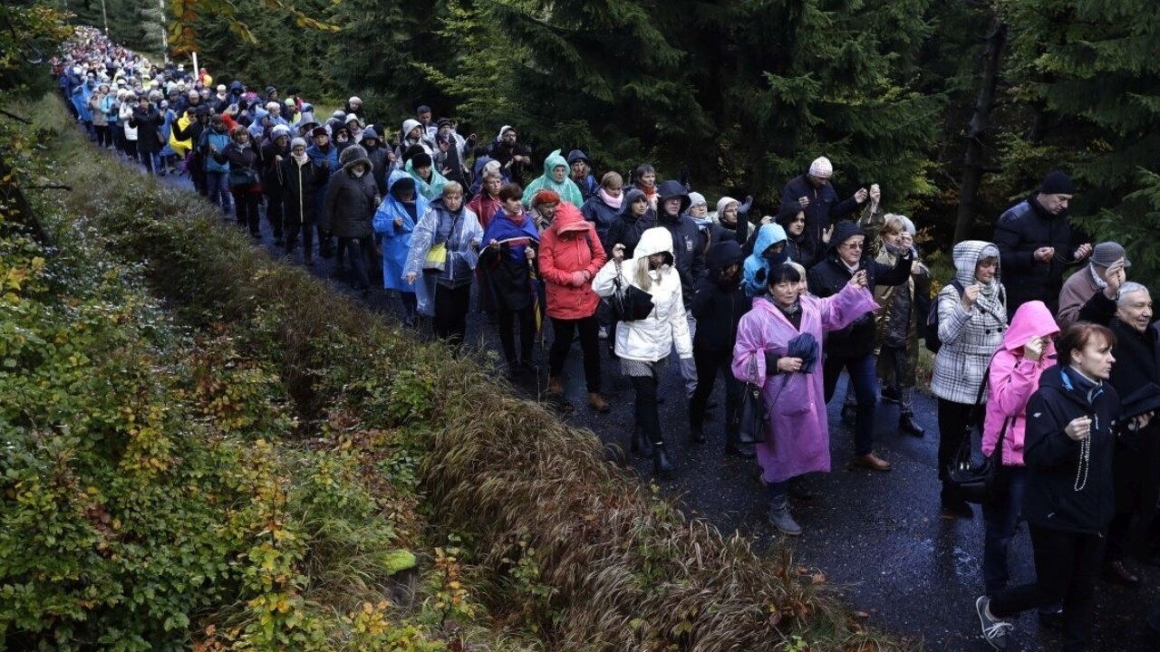 Poliaci sa modlili za spásu sveta, spomínali na zázrak z Fatimy