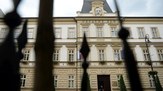 Nevymenovaní sudcovia sa dožadujú spravodlivosti, súd odročili