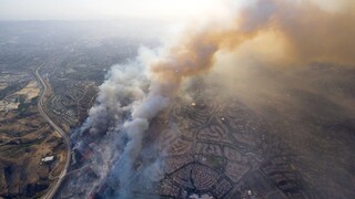 Kalifornia sa ocitla v plameňoch, oheň zabíjal a pustošil domy