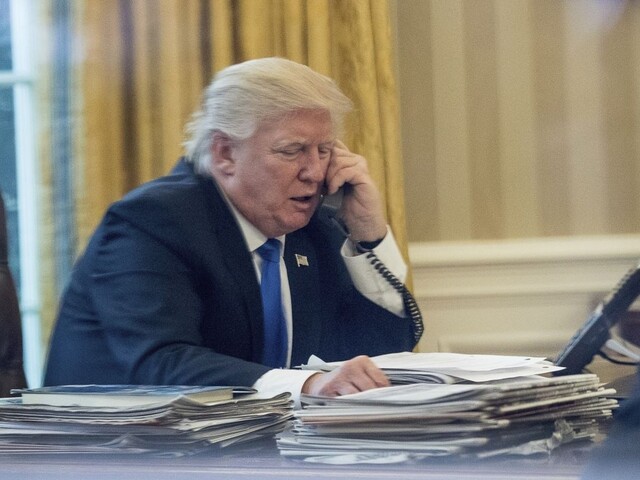 Mayová telefonovala s Trumpom, podporila jadrovú dohodu