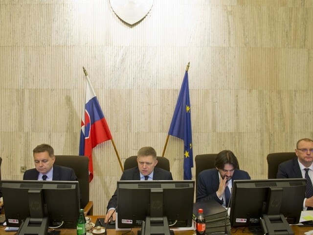 Vláda prerokuje rozpočet i výšku budúcoročnej minimálnej mzdy