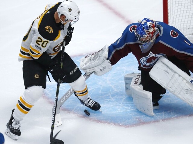 NHL: Chárov Boston nestačil na Colorado, Halák chytal pri prehre Islanders
