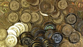Bitcoin láme rekordy, jeho hodnota stúpla na tisíce dolárov
