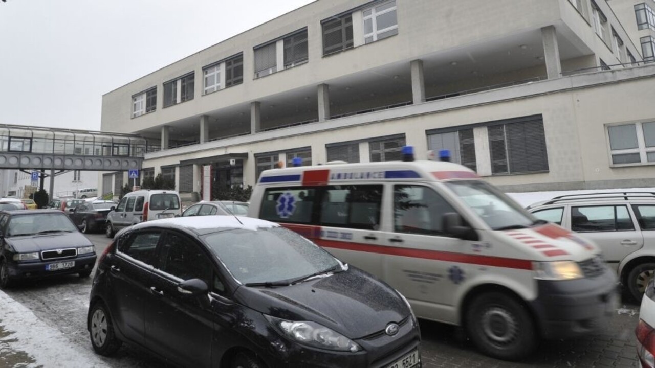 Na pacientku v Česku počas vyšetrenia spadol röntgen, neprežila