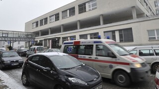 Na pacientku v Česku počas vyšetrenia spadol röntgen, neprežila