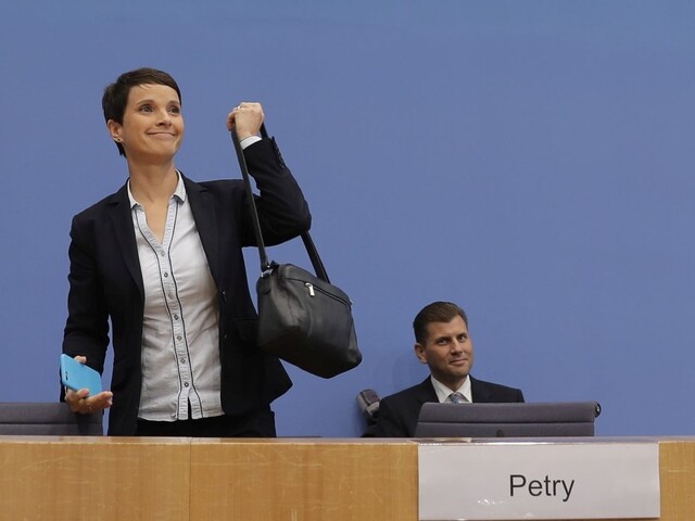 Exlíderka pravicových populistov v Nemecku založila Modrú stranu