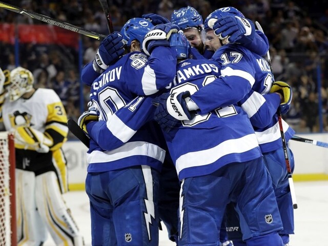 NHL: Stamkos sa po takmer roku dočkal gólu, Slováci nebodovali