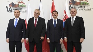 Prezidenti krajín V4 sa stretli na summite v meste Szekszárd