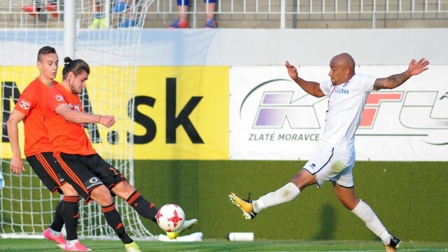 Zápas v Ružomberku bol duelom brankárskych generácií