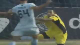 Futbalový brankár sa dostal do kolízie so spoluhráčom, neprežil