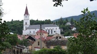 Gelničanov trápi prepadnutá cesta, mesto problém nerieši