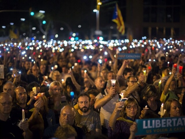Katalánci opäť vyšli do ulíc, odsúdili zadržanie separatistov
