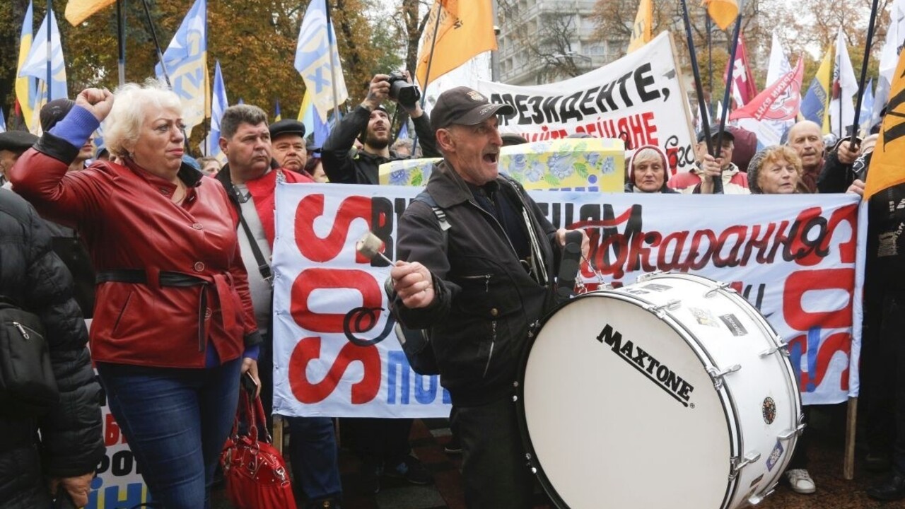 Protivládne protesty v Kyjeve sa zvrhli, zranilo sa niekoľko ľudí